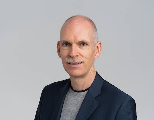 Mark van Huisseling ist selbstständiger Journalist, Autor und Anleger. Hier beschreibt er, wie er investiert – das ist so viel (oder so wenig) wert wie andere Meinungen. Immerhin ist er mit eigenem Geld im Spiel.