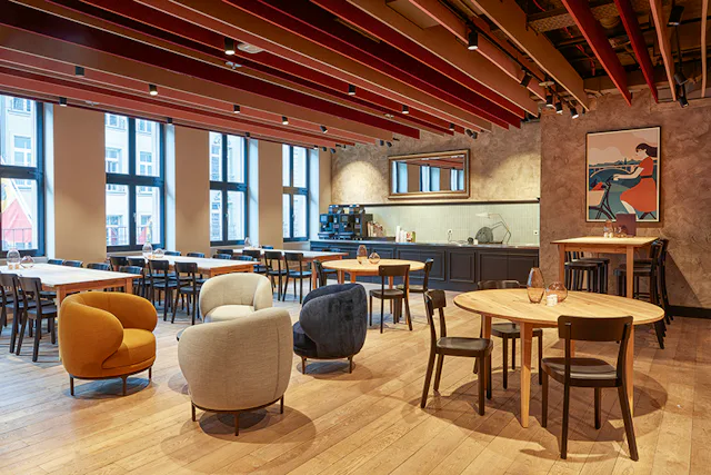 Die Lounge sorgt für eine Erholung in einer gemütlichen Atmosphäre.