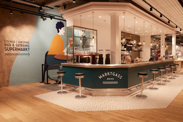 An der Kaffee-Bar lässt es sich bei Espresso, Cappuccino und Latte Macchiato ausgezeichnet verweilen.