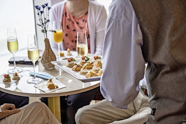 Die Passagiere werden mit einer hervorragenden Küche verwöhnt.