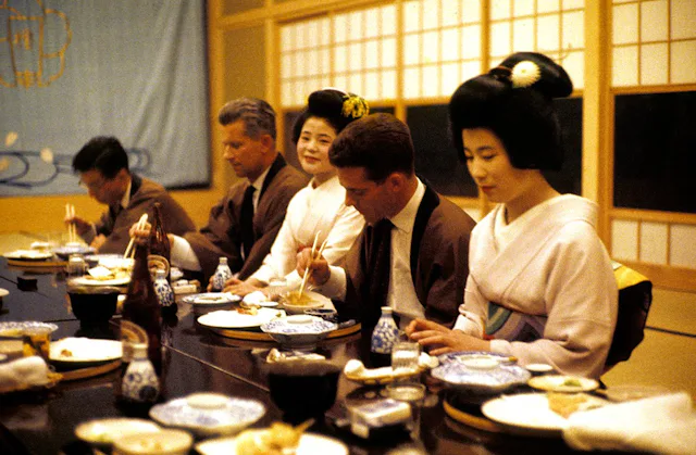 In Japan entdeckt Bruno Gfrerer bei einem Geschäftsessen Sushi.