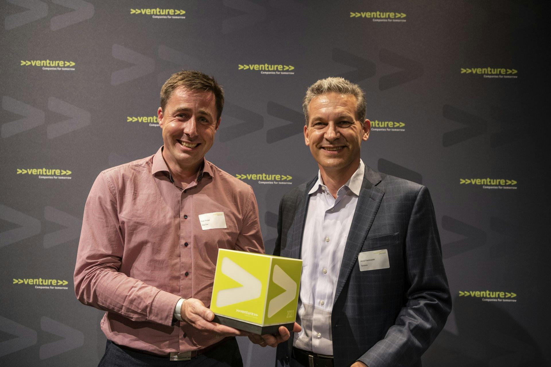 Grand Prize Gewinner, Petr Pridal & CEO Sonova Andre Kaldowksi