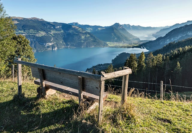 Er ist als ständiger Begleiter auf der Rundwanderung mit dabei und sorgt für eine schöne Aussicht: der Thunersee. 