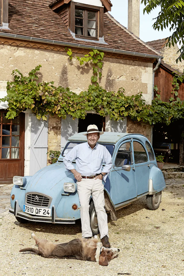 Schriftsteller, Historiker und politischer Journalist: Martin Walker vor seinem Haus im französischen Bergerac.