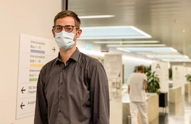 Michael Glas (39) ist Facharzt für Intensivmedizin und seit 2018 Oberarzt auf der Intensivstation am Inselspital Bern.