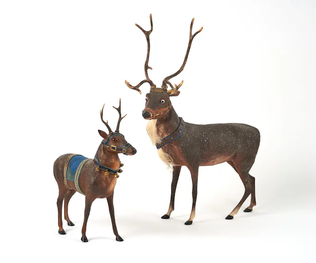 Rentiere gehören schon lange zum Weihnachtsmann: Figuren im Spielzeug Welten Museum Basel.