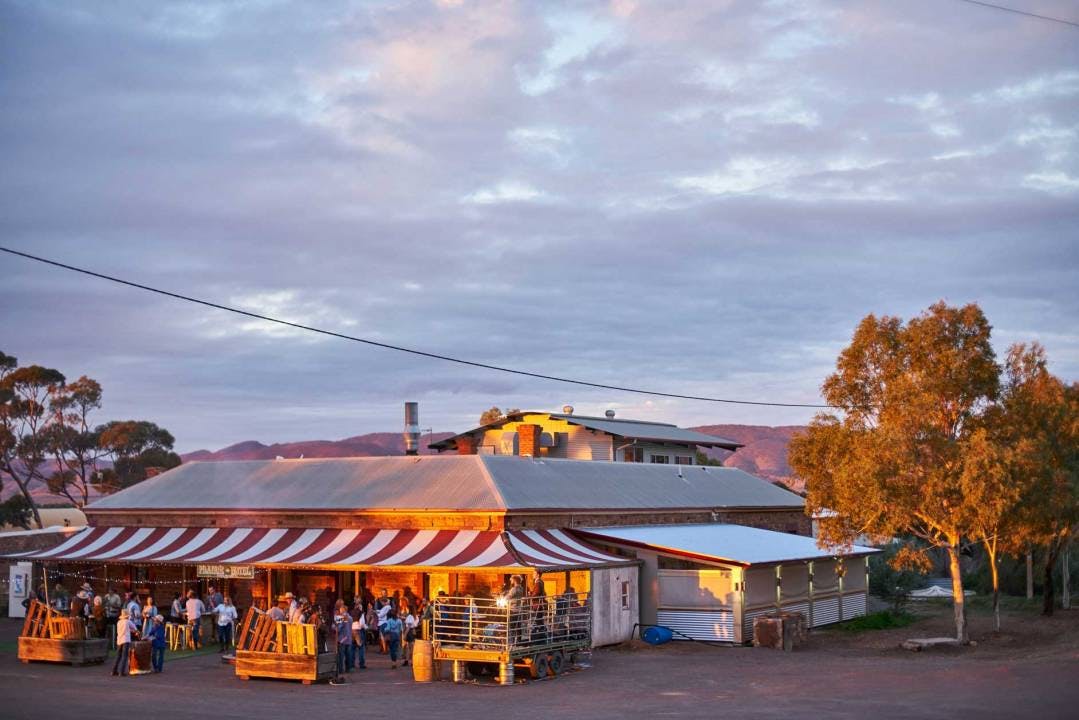 Heimat des berühmten Prairie Hotel und fantastische Outback-Kulisse für namhafte internationale Filme.