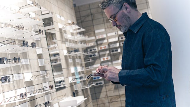 Fabrice Aeberard, Creative Director des Schweizer Brillen-Labels VIU im Interview für Mazda.