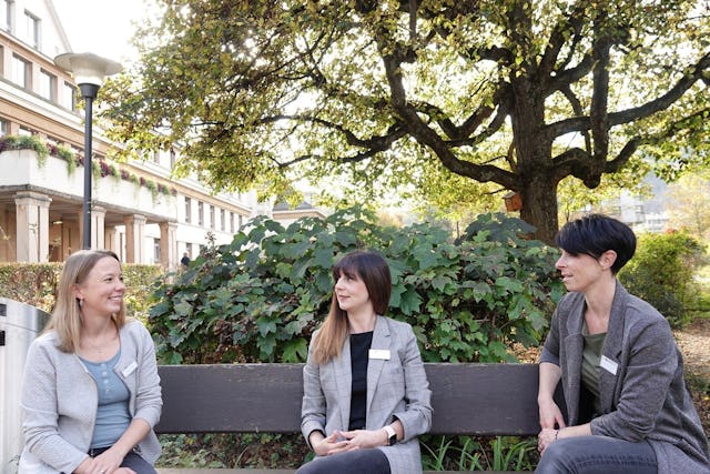 Die Berufsbildungsverantwortlichen im Gespräch (von links nach rechts): Jennifer Schläfli, Alexandra Bley, Sabrina Anceschi.