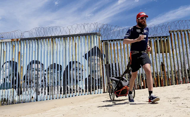 Sein Vorbild ist Forrest Gump: Jonas Deichmann umrundete die Welt schwimmend, radelnd und laufend. Blasen hatte er dabei keine, dafür aber Muskelfaserrisse. 