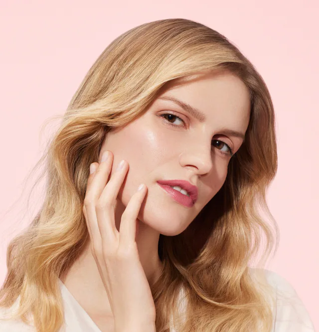 Hol dir den perfekten Look mit den Contouring Lipsicks von Sensai.