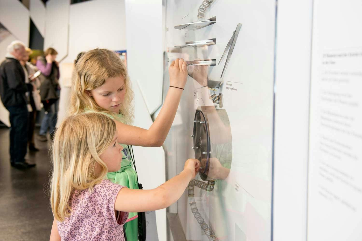 Im Tropenhaus Frutigen gibts die Möglichkeit, Kaviar zu ernten.