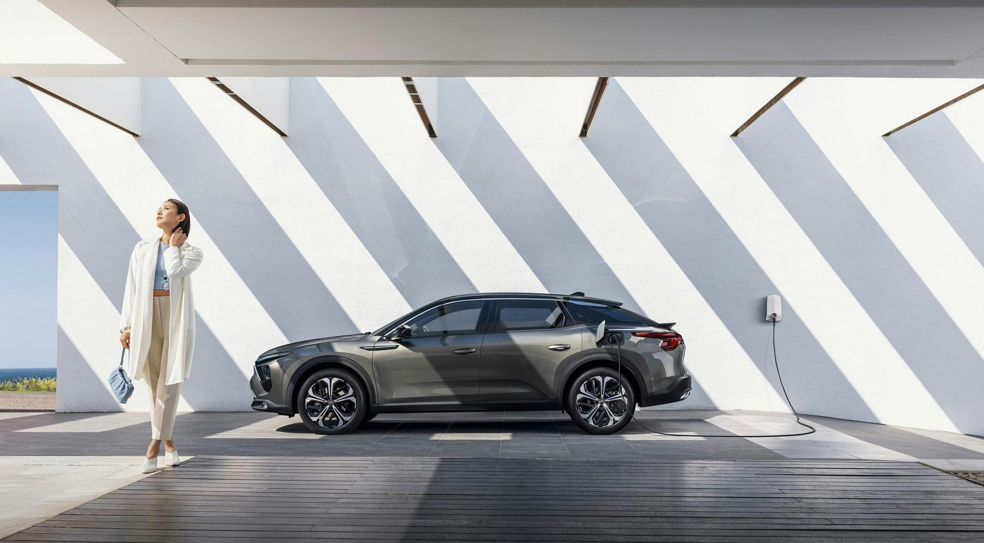 Praktisch und clever: Das Aufladen via My-Citroën-App programmieren, um Stromtarife ausserhalb der Spitzenzeiten zu nutzen.