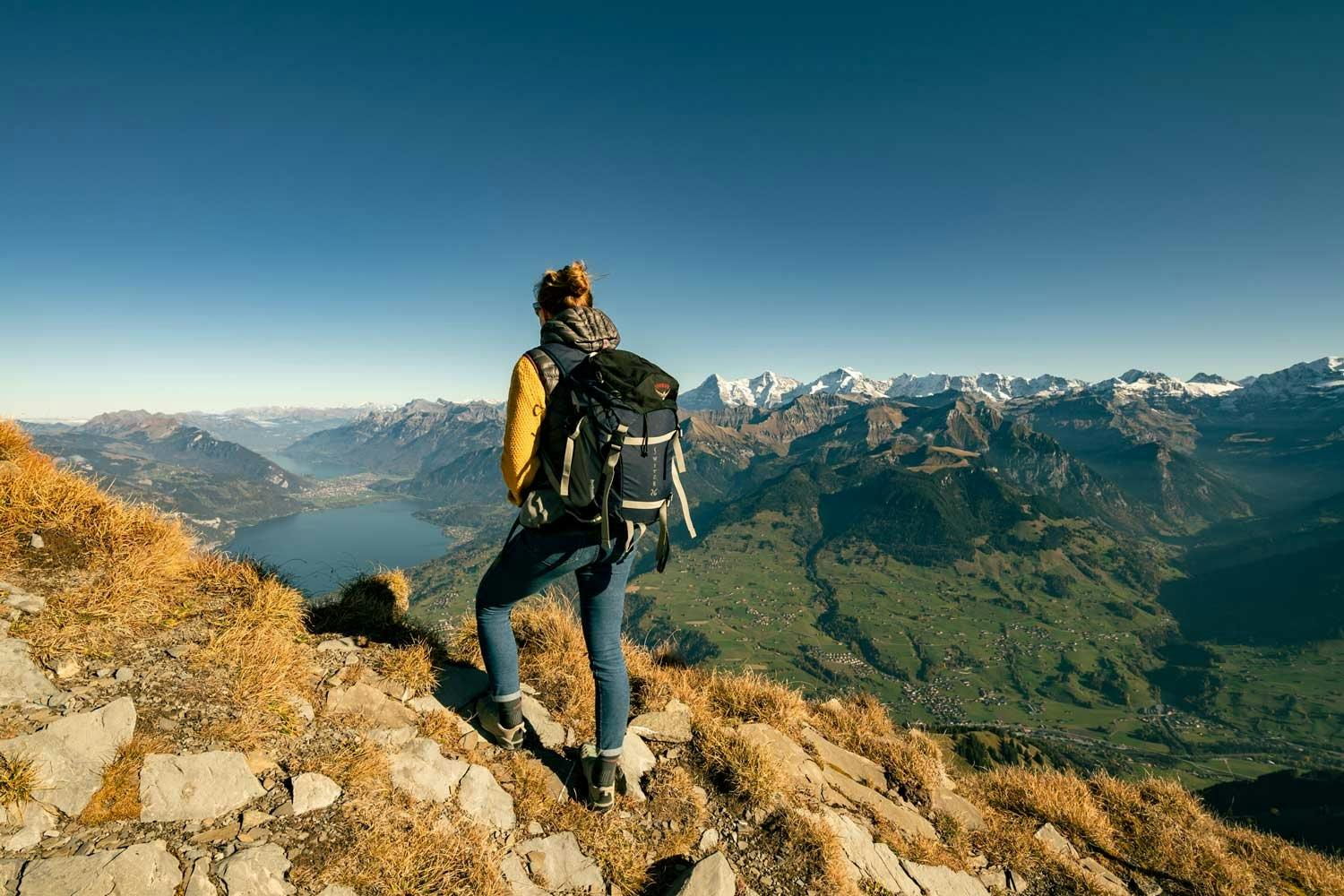 Geniessen Sie auf der fünfstündigen Wanderung zum Niesengipfel magische Aussichten, zBsp. auf den Thunersee.