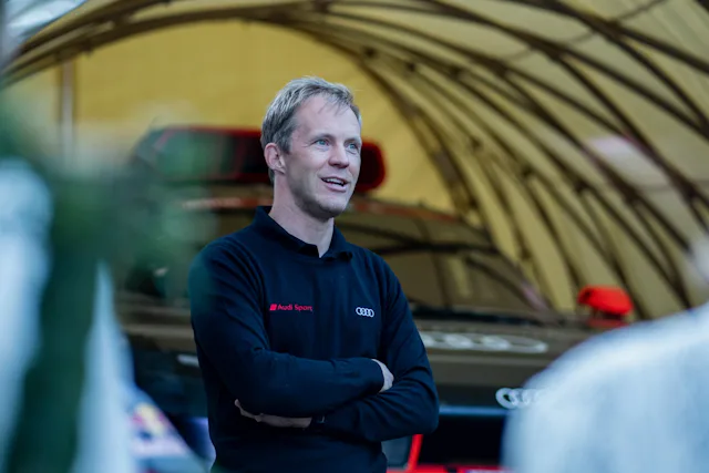 Rennfahrer Mattias Ekström liebt es, rein elektrisch unterwegs zu sein.