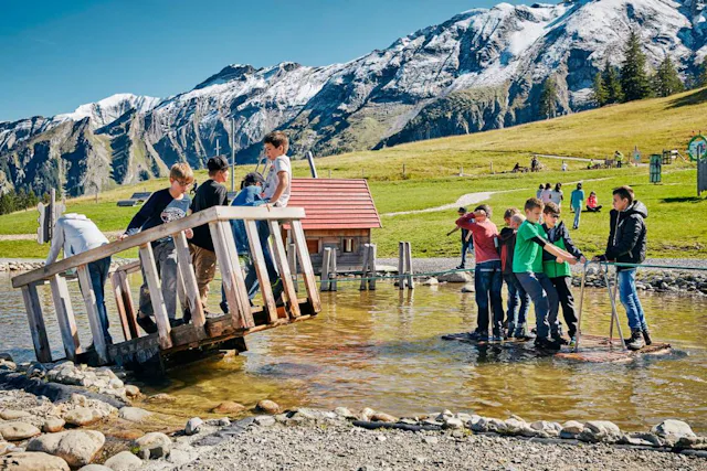 Der Erlebnispark auf der Rossweid in Sörenberg ist dem Moor gewidmet. Ein Teich, Wasserpumpen, Schaukeln und Klettergerüste laden zum Spielen ein. Auf dem Sonnentauweg lernen Sie und Ihre Kinder das Moor kennen. www.mooraculum.ch