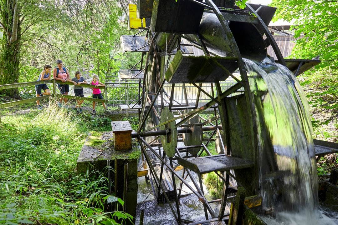 Der Energiepfad verbindet die sechs Stationen des Energie-Erlebnisparks Entlebuch miteinander. Lernen Sie spielerisch die Energiequellen kennen: Fluss und Wasser, Licht und Sonne, Luft und Wind, Gas und Feuer, Wald und Holz. www.biosphaere.ch