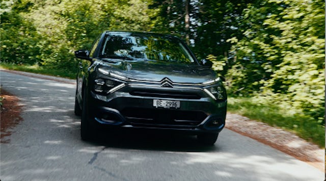 Der neue Citroën ë-C4 überzeugt mit viel Eleganz, technischer Exklusivität und Komfort...