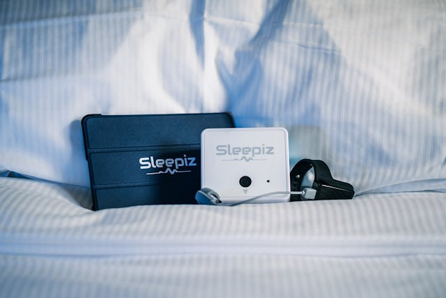 Sleepiz: Das Gerät wird mit einem Tablet und Blutsauerstoffsensor geliefert.