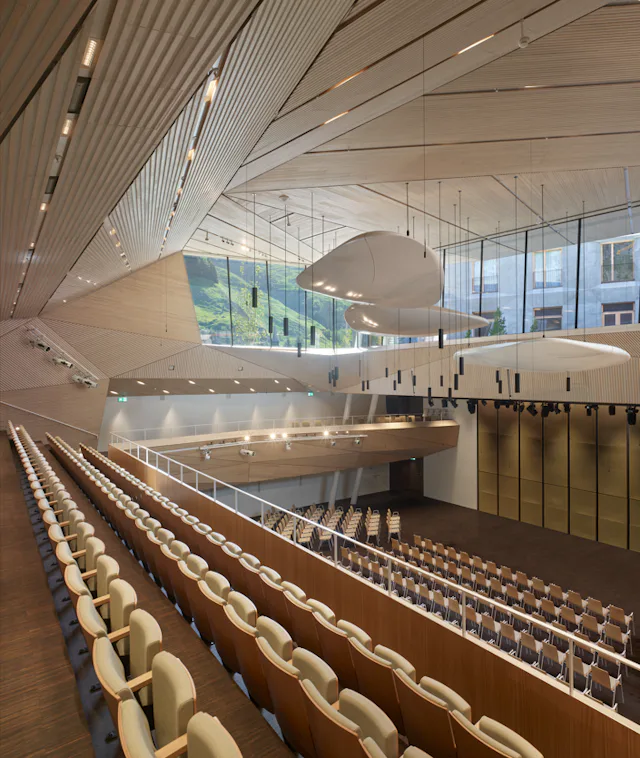 Die Andermatt Concert Hall gewinnt den Award für die beste Architektur in der Kategorie Kulturhalle.