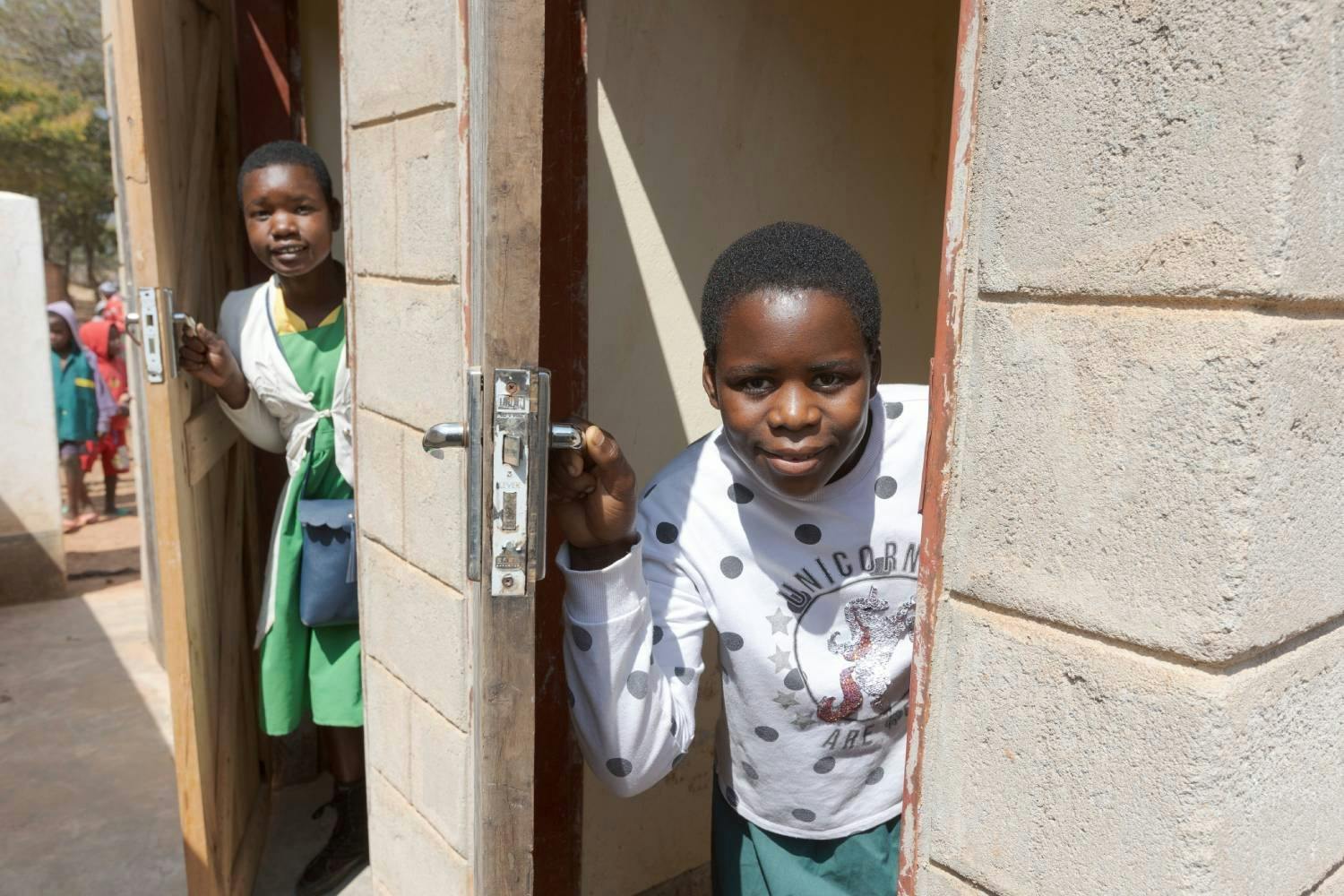 Für uns selbstverständlich, für viele nicht alltäglich: Zugang zu sanitären Anlagen in den Schulen.