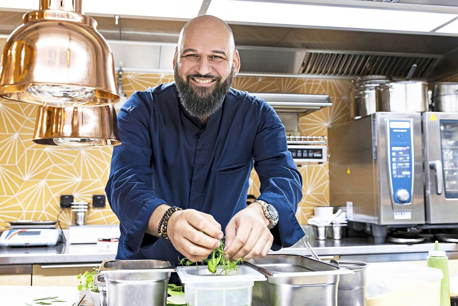 Moses Ceylan: Der Spitzenkoch zelebriert Köstlichkeiten aus zwei Welten auf 2-Sterne-Niveau.