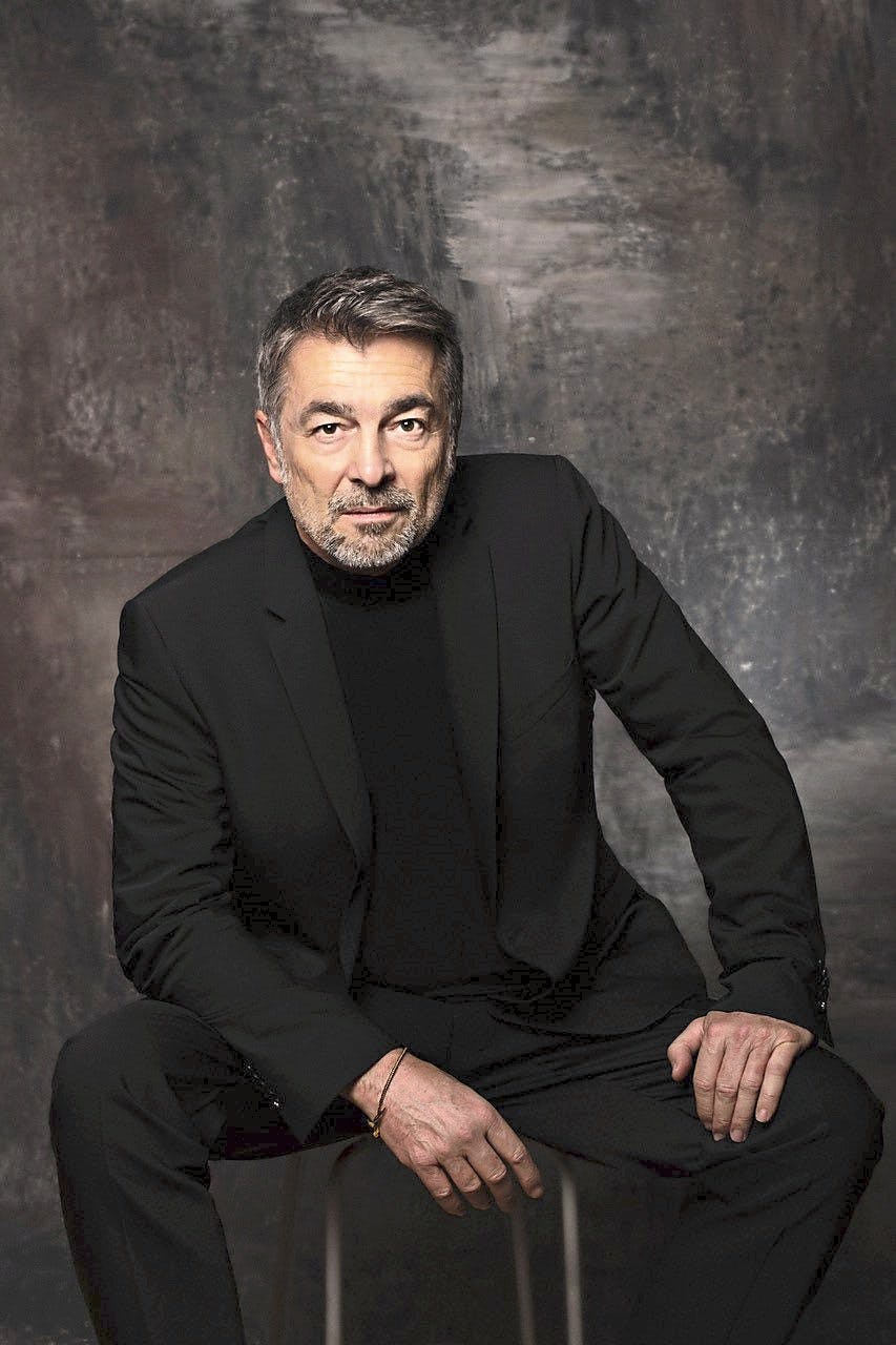 Stefan Gubser: Spielt den kleinen weissen Ball an der Excellence Golf Trophy 2023 und liest an Bord.