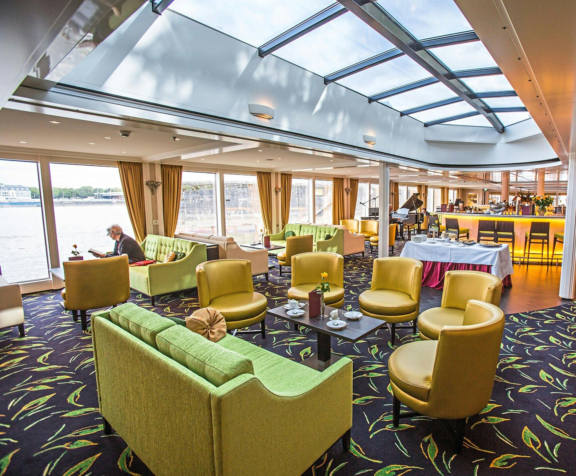 Lachen mit Schweizer Comedy-Stars: Comedy Cruises mit Rob Spence, Charles Nguela u.v.a.